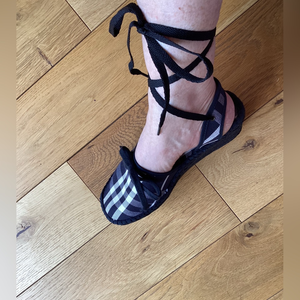 Burberry Black and white espadrille wedges - Picture 7 of 7